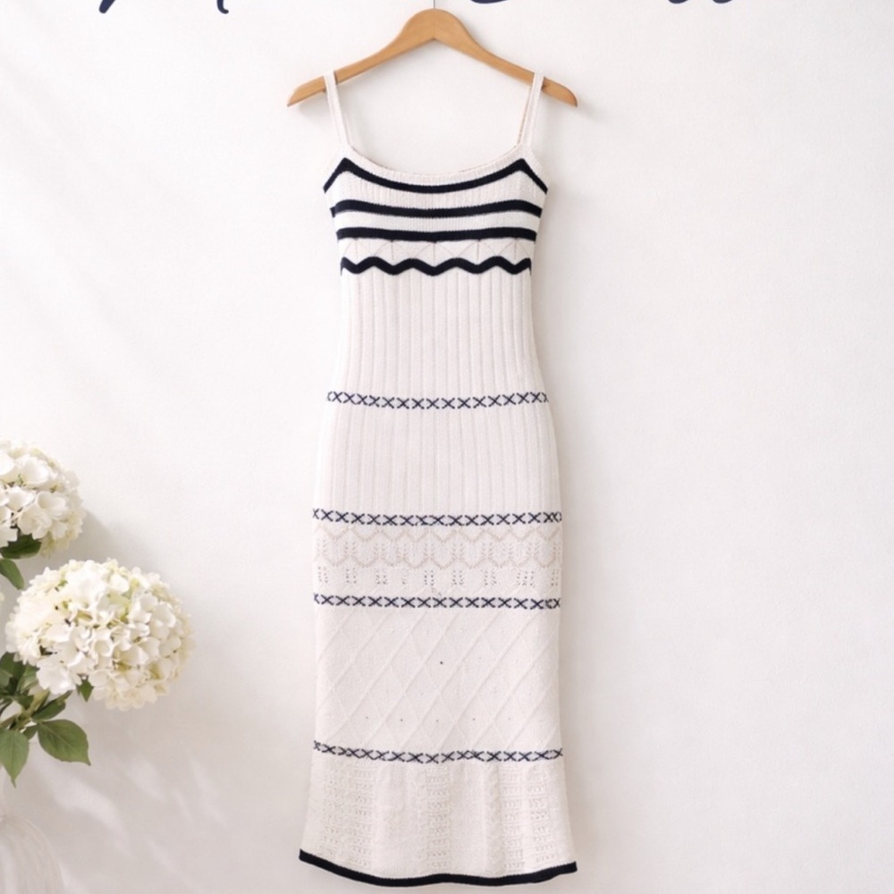 Knit B&W Bodycon Midi - Picture 2 of 4